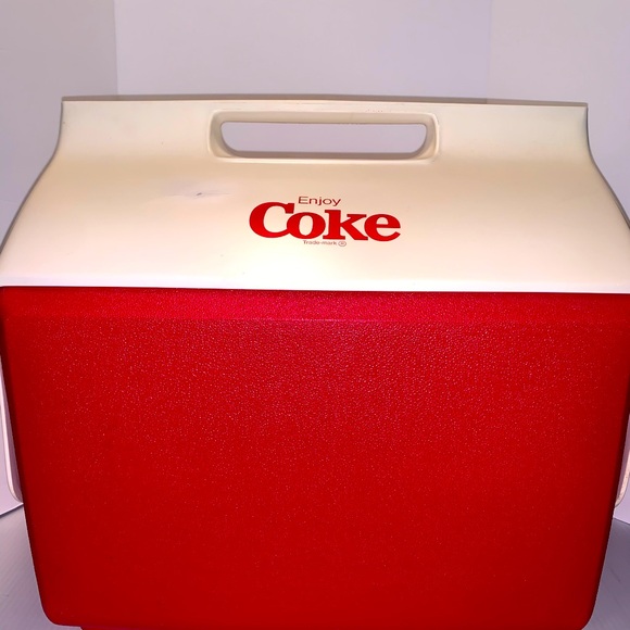Igloo: “Coke” Cooler Great Condition! The E In “Enjoy” Is Faded on 1 Side - Picture 1 of 12
